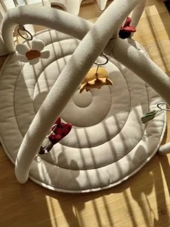 Vanilla Copenhagen Ladybug Aktivitetstæppe, Oyster